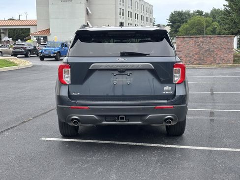 Used 2023 Ford Explorer XLT w/ Equipment Group 202A AWD/4WD image 18