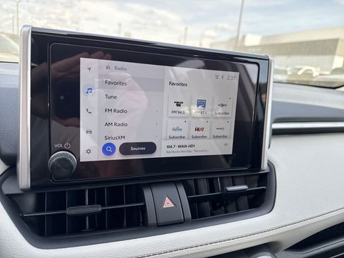 Used 2025 Toyota RAV4 XLE w/ Convenience Package image 28