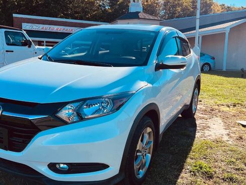 Used 2016 Honda HR-V EX image 11