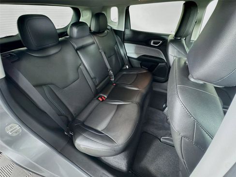 Used 2022 Jeep Compass Latitude FWD image 26