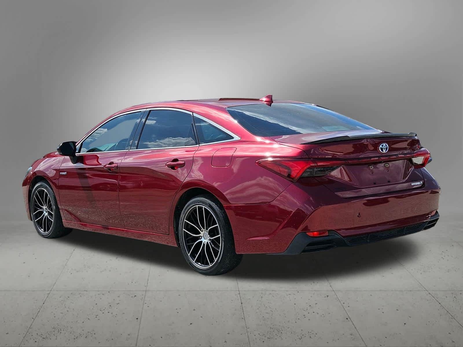 Used 2019 Toyota Avalon XSE FWD image 4