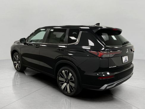 New 2025 Mitsubishi Outlander SE image 7