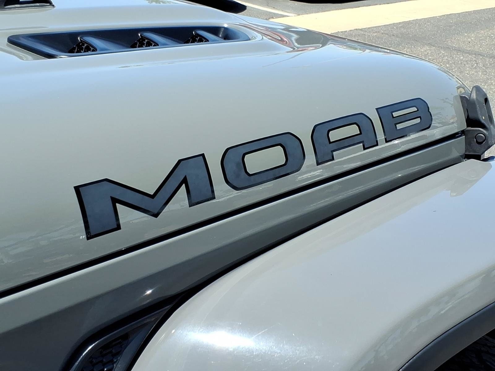 Used 2019 Jeep Wrangler Unlimited Sahara w/ Quick Order Package 24M Moab AWD/4WD image 10