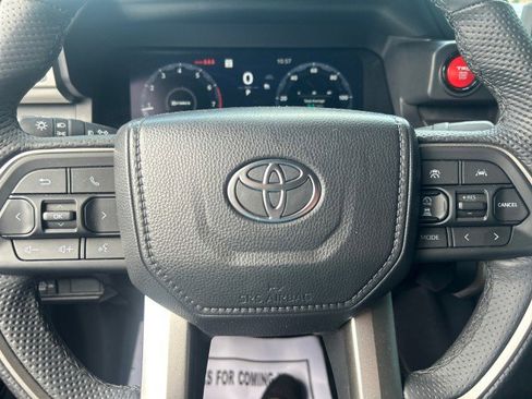 Used 2025 Toyota Tacoma TRD Sport image 17