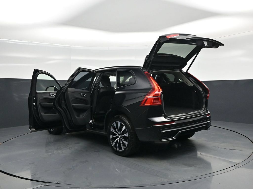 Used 2025 Volvo XC60 B5 Plus AWD/4WD image 36