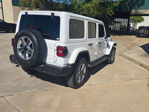 Used 2018 Jeep Wrangler Unlimited Sahara AWD/4WD image 4