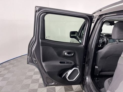 Used 2018 Jeep Renegade Latitude w/ Safety & Security Group image 32
