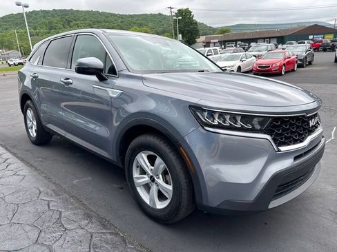 Used 2023 Kia Sorento LX FWD image 3