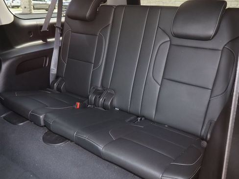 Used 2019 Chevrolet Suburban Premier AWD/4WD image 7