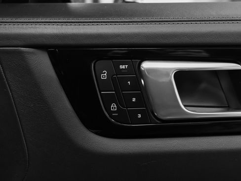 Used 2023 Porsche Cayenne Platinum Edition image 20