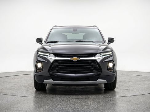 Used 2025 Chevrolet Blazer LT FWD image 2