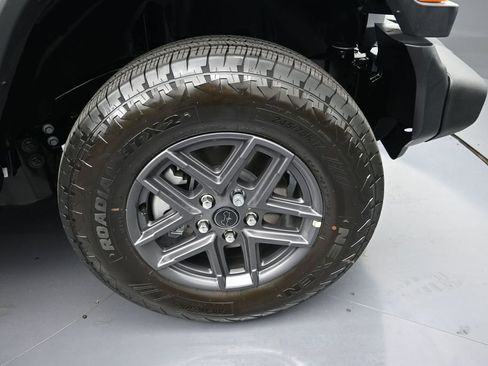 Used 2026 Jeep Wrangler Unlimited Sport AWD/4WD image 9