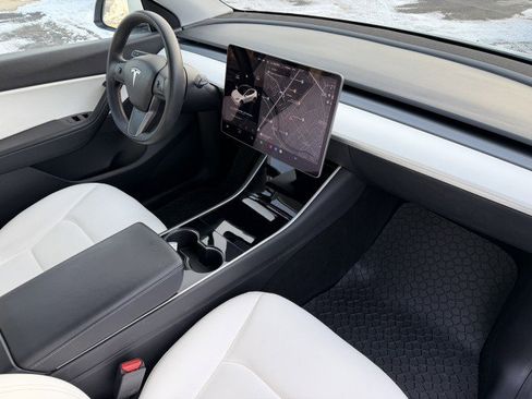 Used 2020 Tesla Model Y Long Range image 16