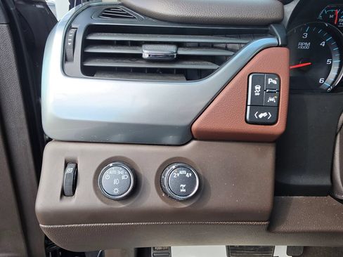 Used 2020 Chevrolet Suburban Premier AWD/4WD image 15
