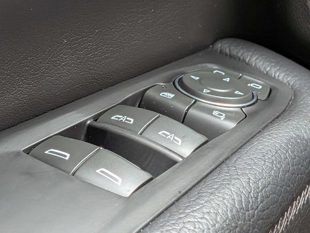 Used 2025 GMC Yukon XL Denali AWD/4WD image 27