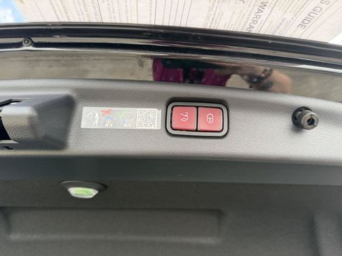 Certified 2025 Mercedes-Benz C 300 4MATIC Sedan image 25