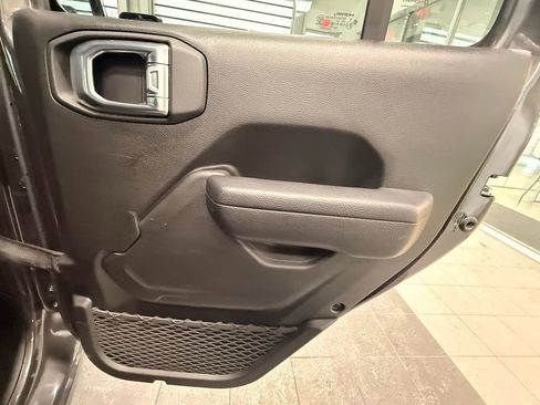 Used 2024 Jeep Wrangler Unlimited w/ Convenience Group image 32