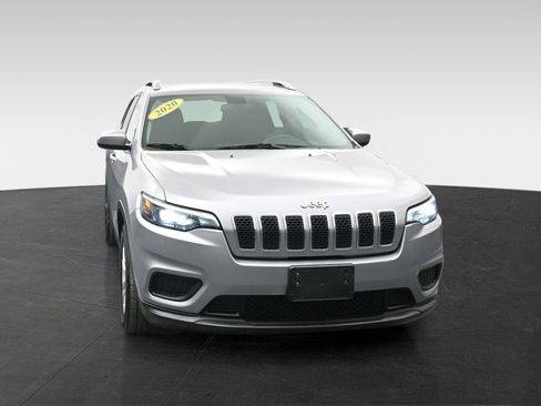 Used 2020 Jeep Cherokee Latitude w/ Cold Weather Group FWD image 7