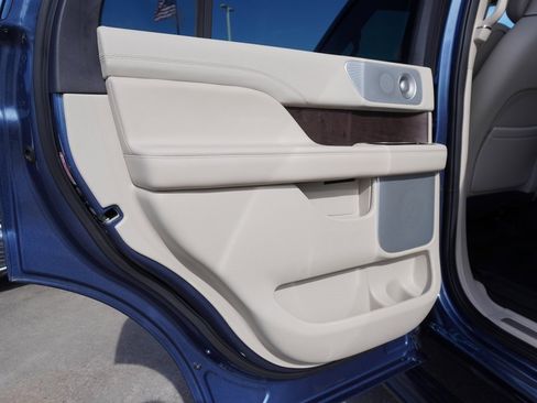 Used 2020 Lincoln Navigator Reserve w/ Luxury Package image 24