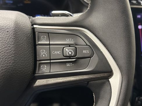 Used 2025 Jeep Grand Cherokee Limited image 12