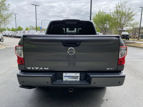 Used 2020 Nissan Titan SV w/ SV Convenience Package image 8