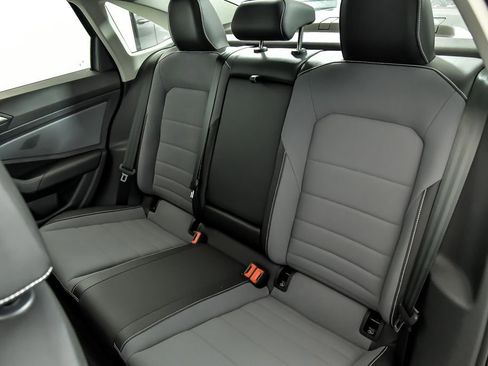 New 2026 Volkswagen Jetta SE FWD image 9