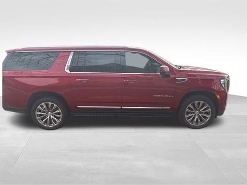 Used 2021 GMC Yukon XL Denali w/ Denali Premium Package image 3