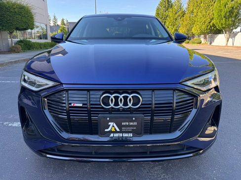 Used 2022 Audi e-tron Premium w/ Convenience Plus Package AWD/4WD image 3