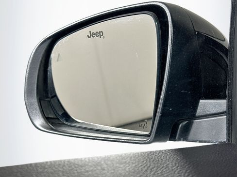 Used 2025 Jeep Compass Trailhawk AWD/4WD image 16