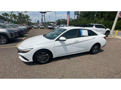 Used 2024 Hyundai Elantra SEL FWD image 6