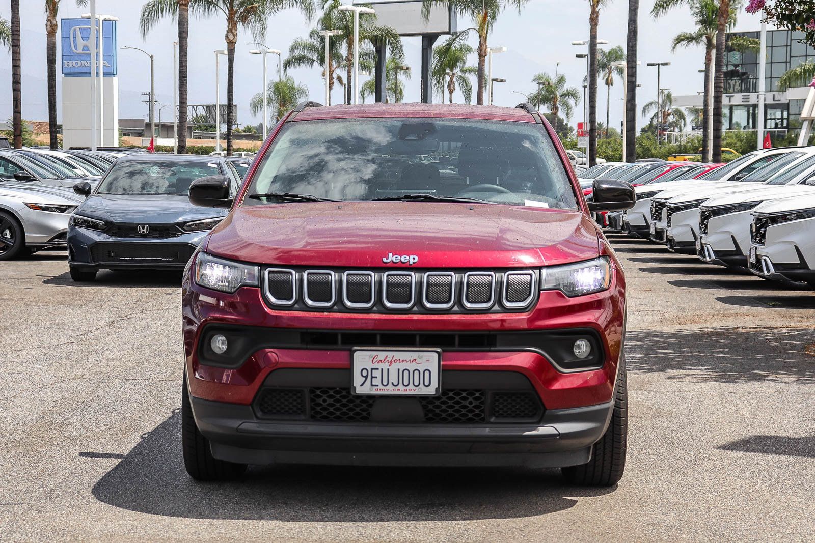 Used 2022 Jeep Compass Latitude FWD image 2