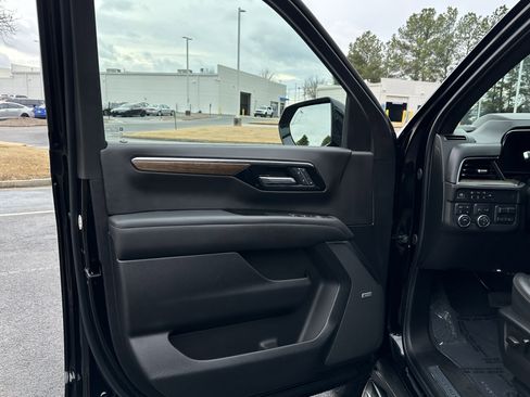 Used 2025 Chevrolet Suburban High Country w/ Sun And Tow Package image 14