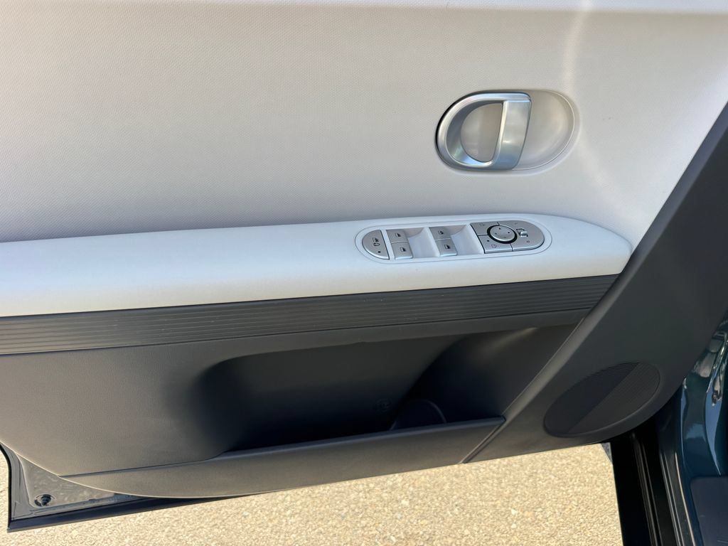 Certified 2024 Hyundai Ioniq 5 SE RWD image 17