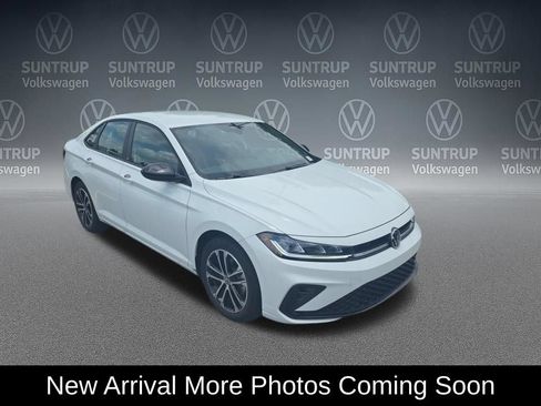 Used 2025 Volkswagen Jetta Sport FWD image 2