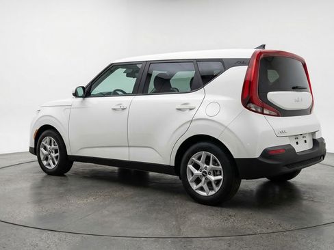 Used 2025 Kia Soul LX w/ LX Technology Package image 6