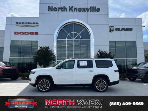 Used 2025 Jeep Wagoneer Series III w/ Premium Group I AWD/4WD image 2
