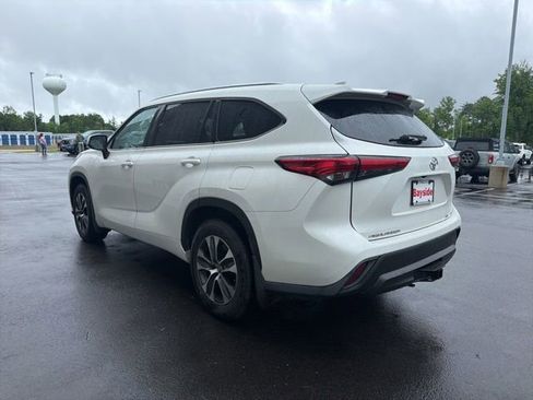 Used 2021 Toyota Highlander XLE AWD/4WD image 15