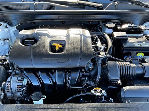 Used 2024 Kia Forte LXS image 9