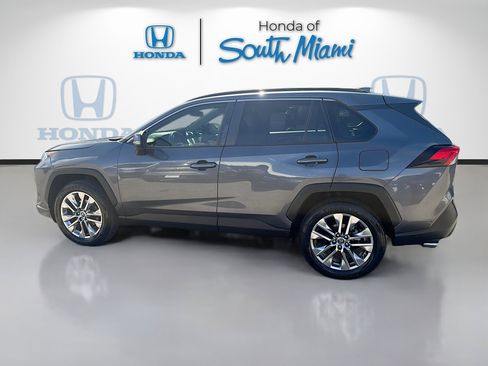 Used 2019 Toyota RAV4 XLE Premium FWD image 4