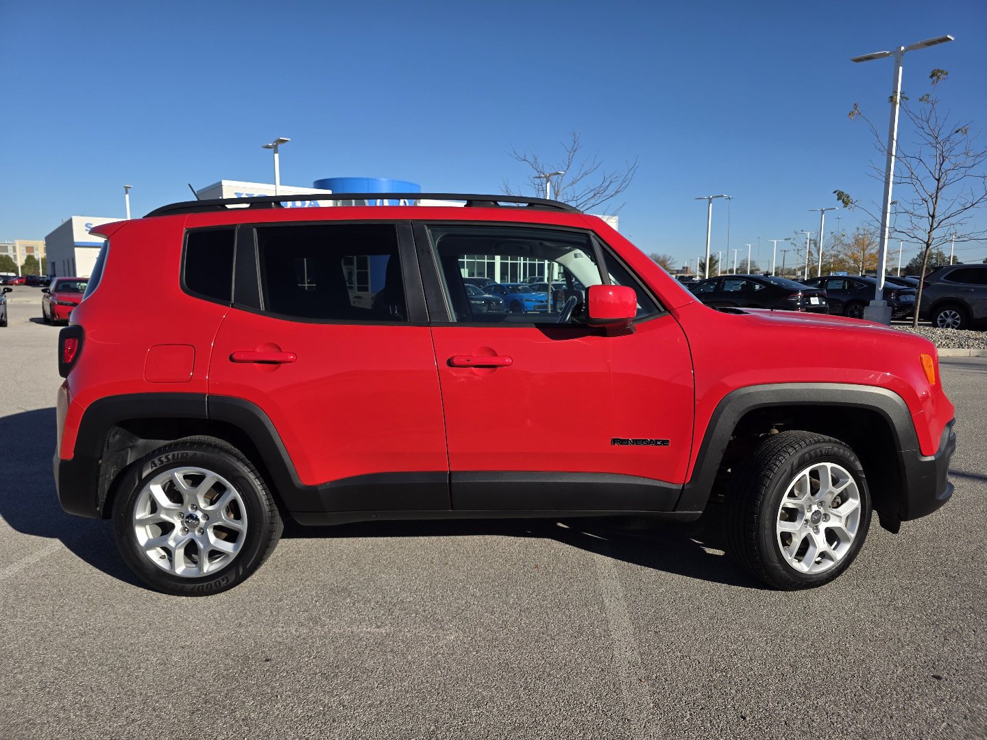 Used 2017 Jeep Renegade Latitude w/ Cold Weather Group AWD/4WD image 14