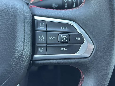 Used 2025 Jeep Compass Trailhawk AWD/4WD image 21
