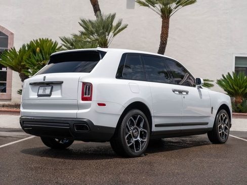 Used 2022 Rolls-Royce Cullinan Black Badge w/ Dark Exterior Package AWD/4WD image 2