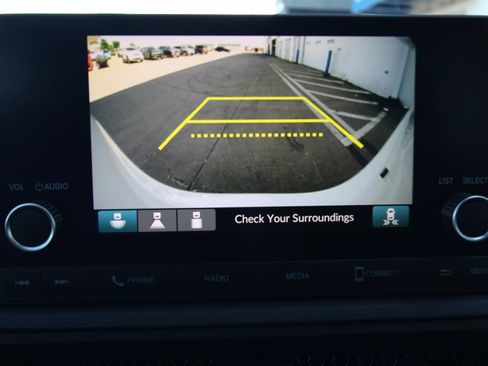 Used 2025 Honda CR-V EX image 12