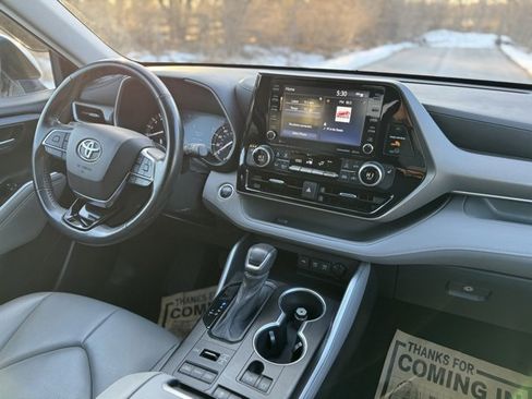 Used 2021 Toyota Highlander XLE image 34