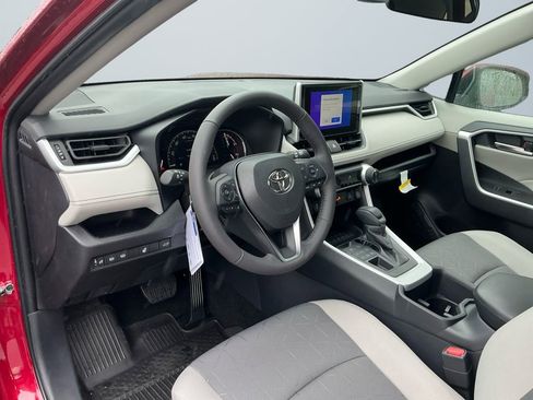 Used 2025 Toyota RAV4 XLE image 10