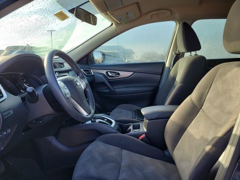 Used 2016 Nissan Rogue SV w/ SV Premium Package image 16