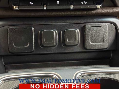 Used 2015 GMC Sierra 1500 SLT w/ SLT Crew Cab Value Package image 34