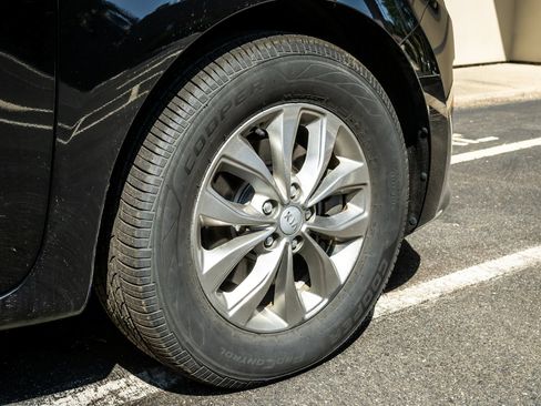 Used 2020 Kia Sedona LX FWD image 11