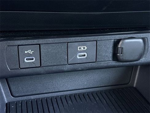 Used 2025 Toyota Prius Limited image 20