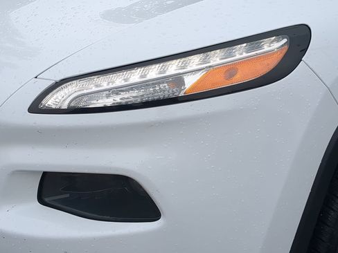 Used 2016 Jeep Cherokee Limited image 57